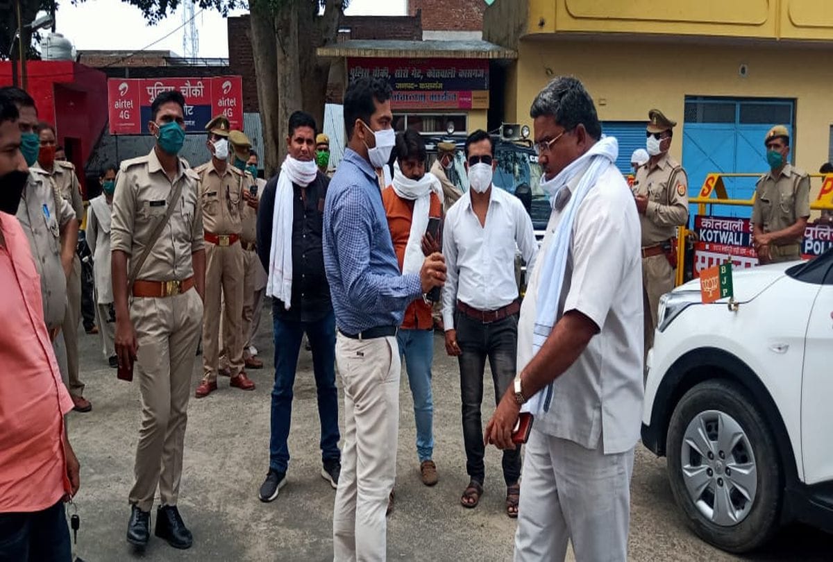 Kasganj Sadar Mla Son Dispute With Police During Checking