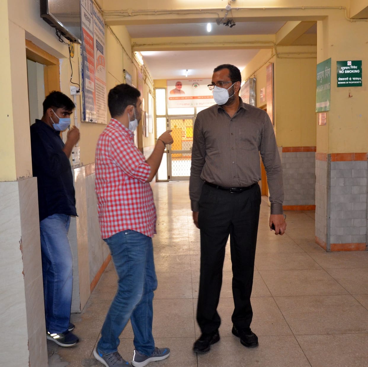 Aligarh: Corona infected women and men admitted in the same ward, principal secretary got angry