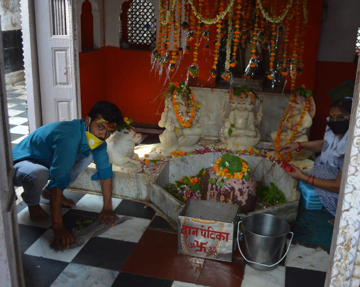 Hathras: Sawan's second Monday today, adorned pagoda