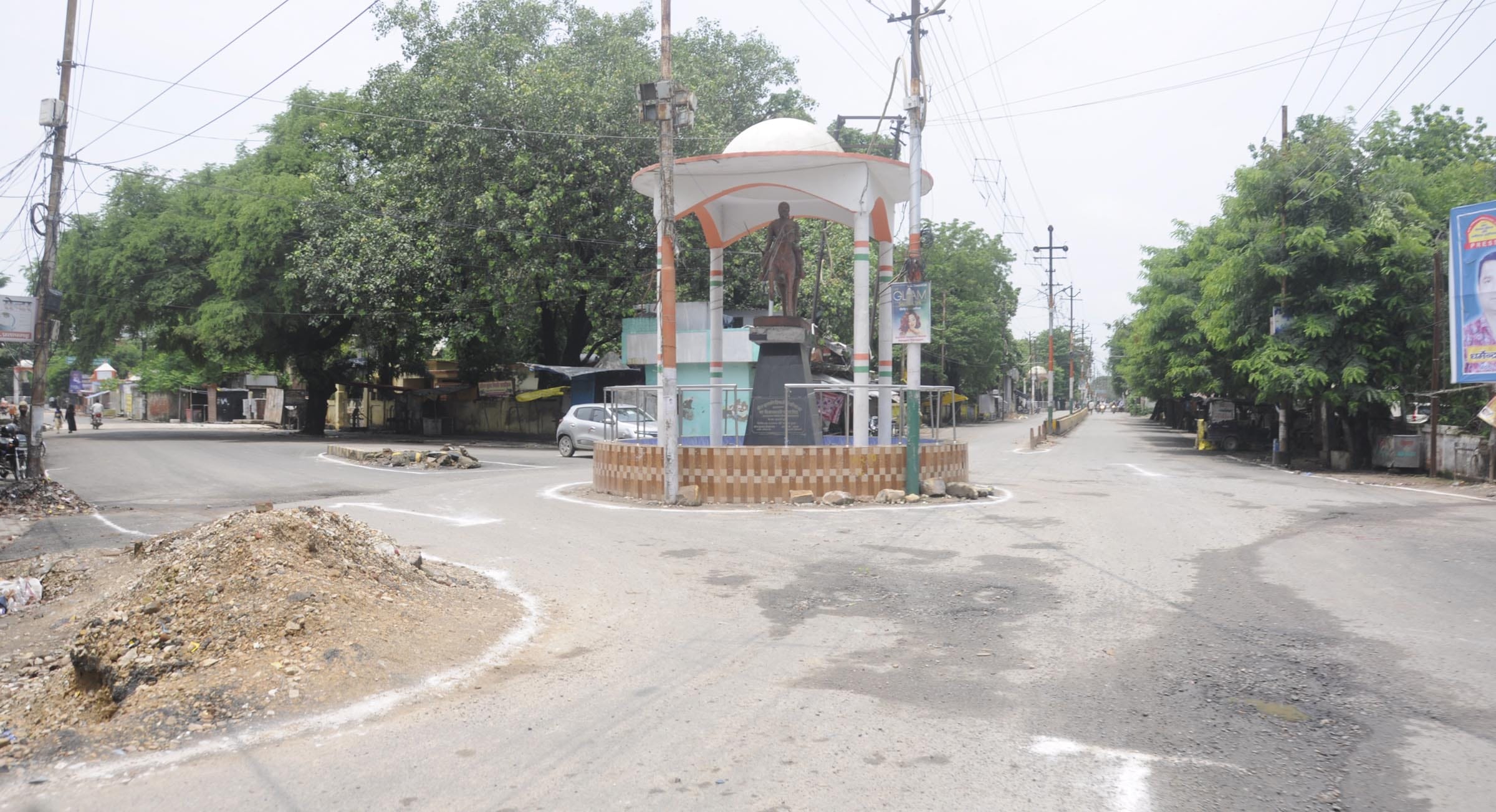Roads were listened to due to strictness, police vehicles were tearing up the silence