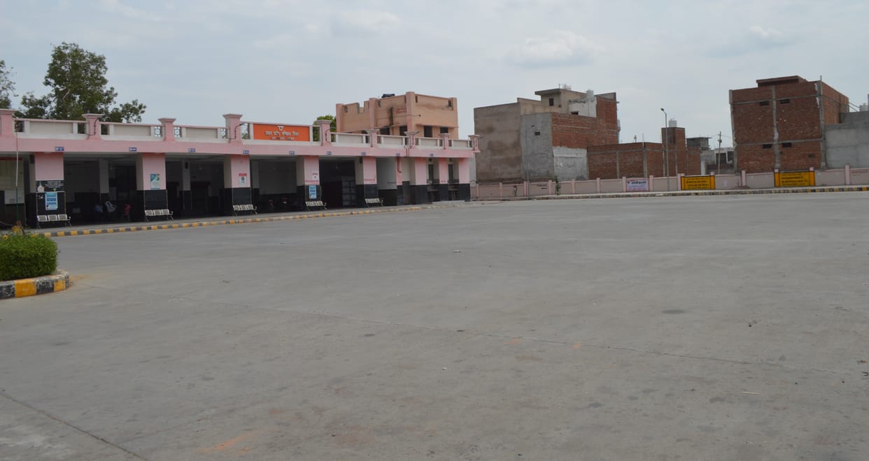 Hathras: Roadways buses did not run in lockdown, passengers were disturbed