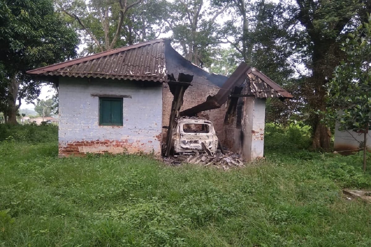 Maoists blew up 12 buildings of forest department in Jharkhand
