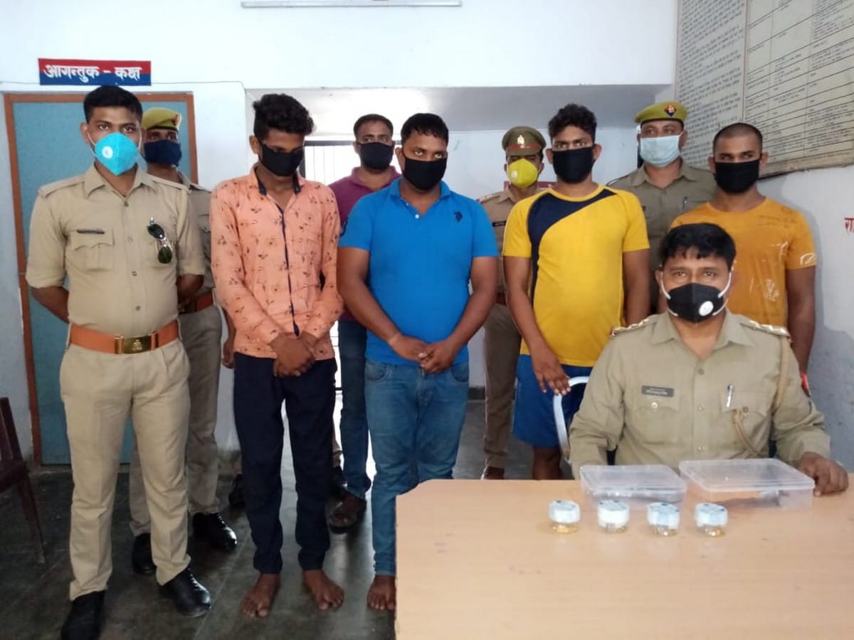 Police arrested chain snatcher gang in varanasi up