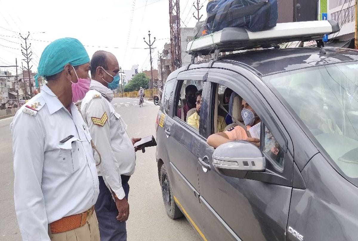 Without Wearing Mask Firozabad Police Cut Challan