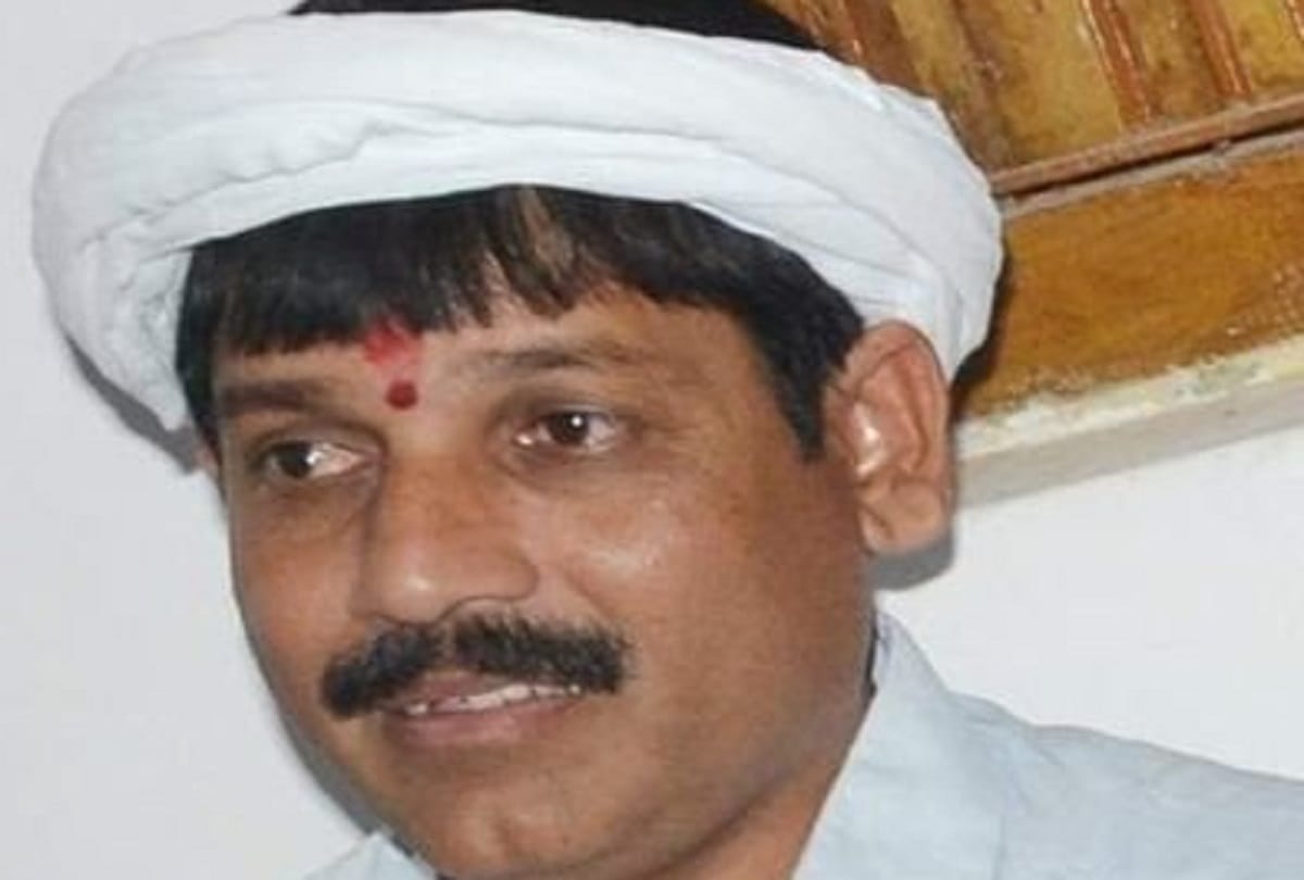 Madhya Pradesh Congress MLA Pradyuman Singh Lodhi joins BJP