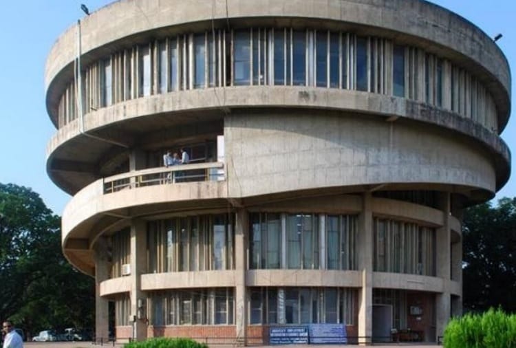 PU plan prepared to reduce expenses students home shifted hostels
