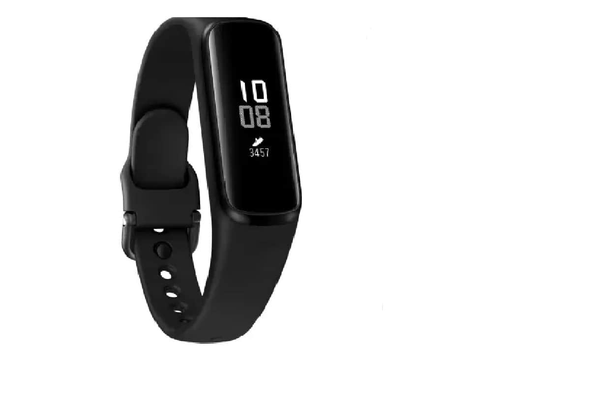 smart band under 3000 including Samsung Galaxy Fit E and Fastrack Reflex Beat know price and specs in detail