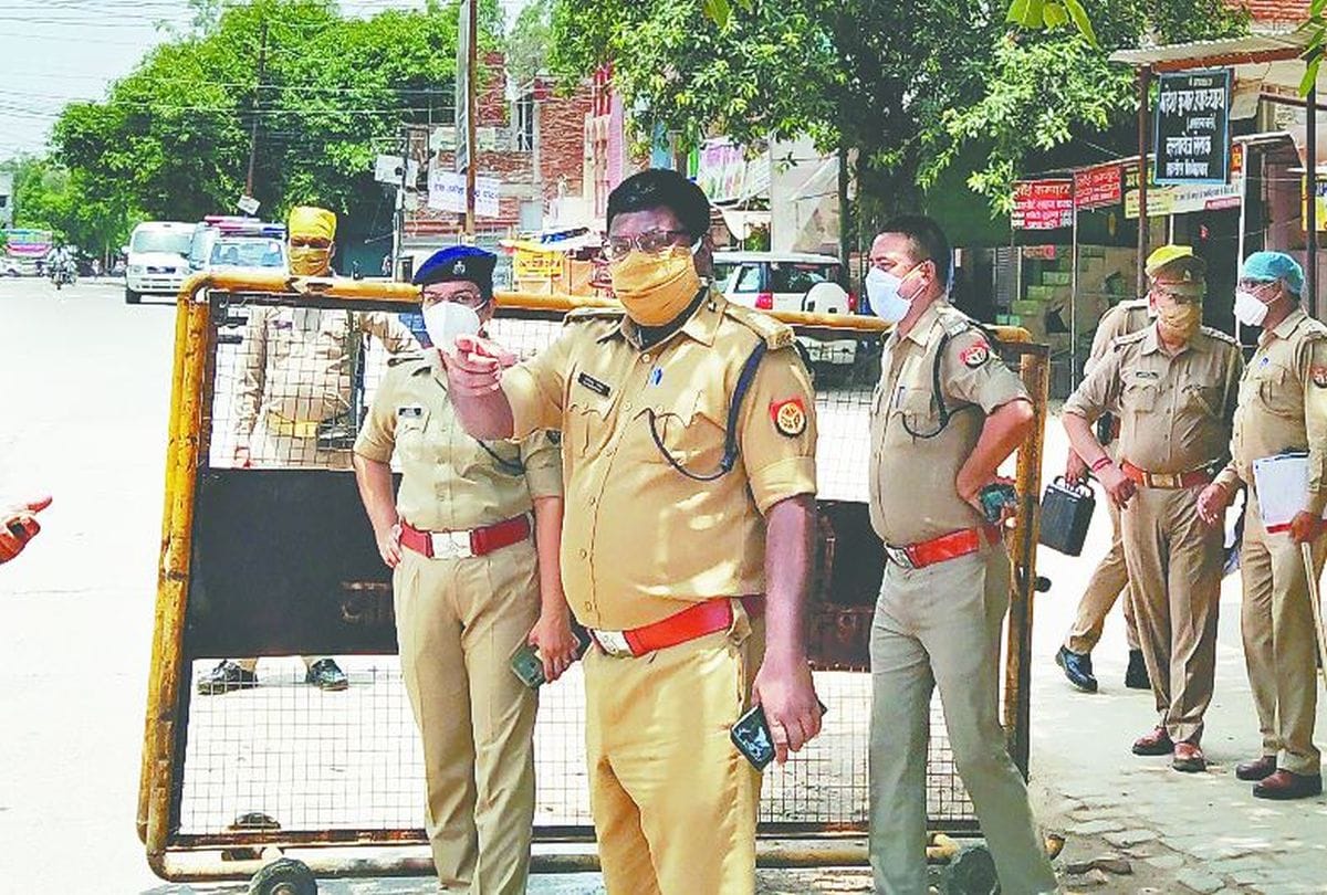 Without Wearing Mask Firozabad Police Cut Challan