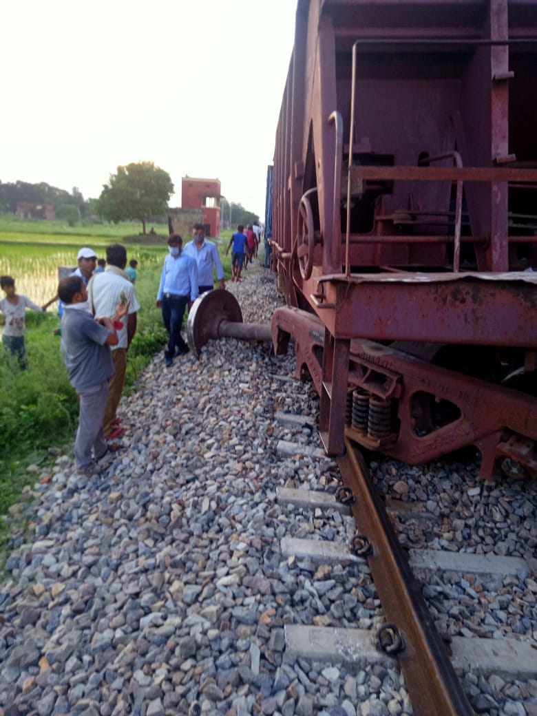 Freight train derails in Jaunpur and Varanasi-Pratapgarh route disrupted