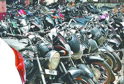 the fraudsters rescued 297 seized vehicles from different police stations of Sonbhadra during corona period