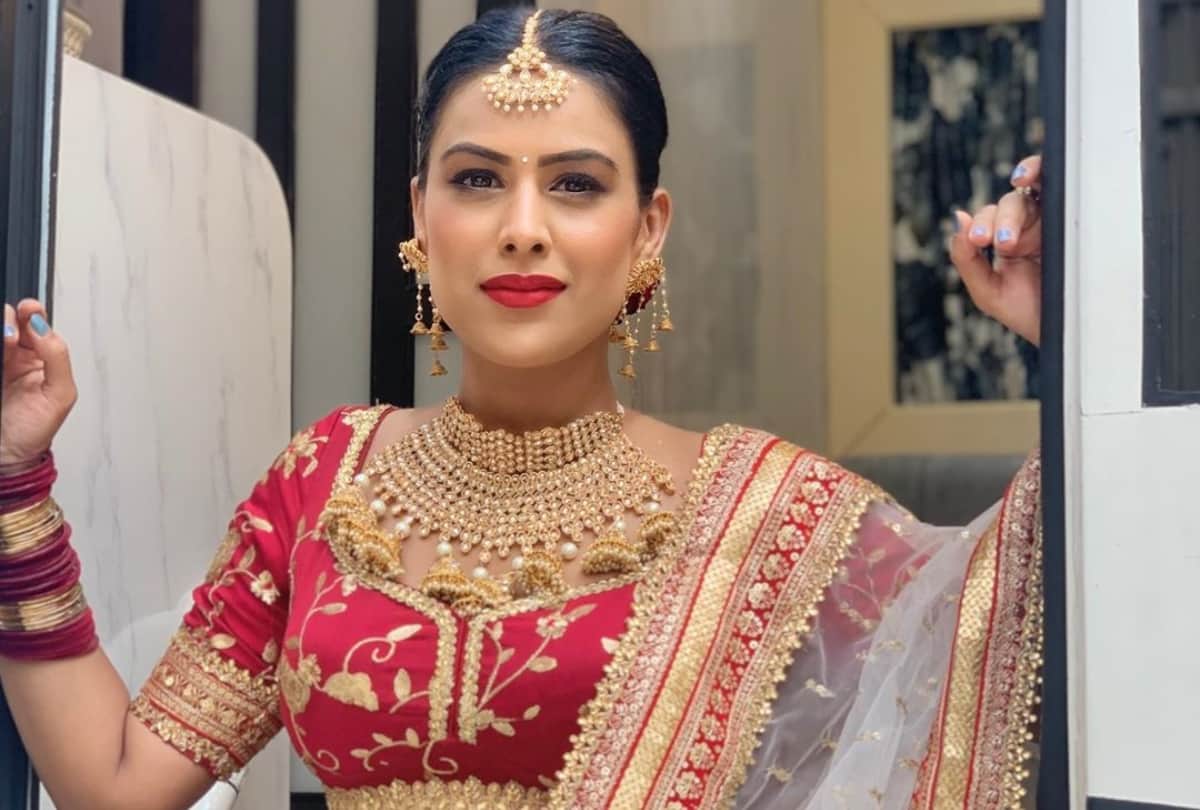 nagin 4 actress nia sharma share latest pic in white and red bridal wear