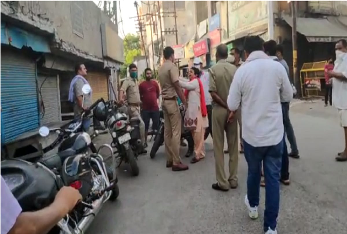 Former BJP mayor husband threatens policeman in aligarh
