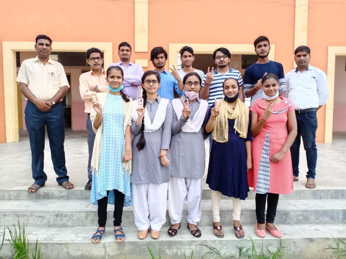 ragini toper in distric cbsc 12