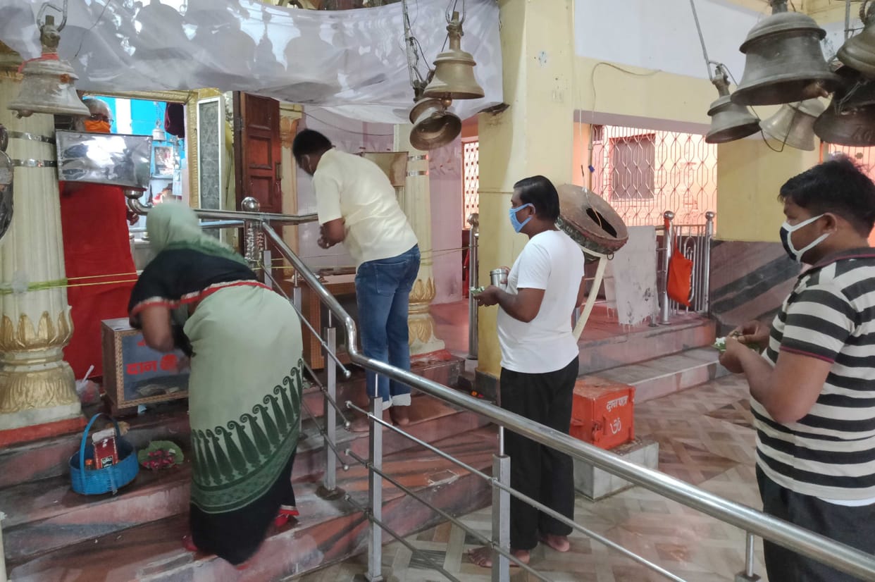 Devotees gathered in pagoda, performed Jalabhishek