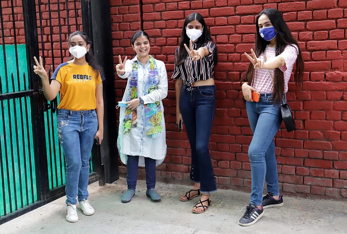 CBSE Class 10 Term-1 Board Exam 2021 English Paper Controversy Full Marks will be Awarded to All The Students