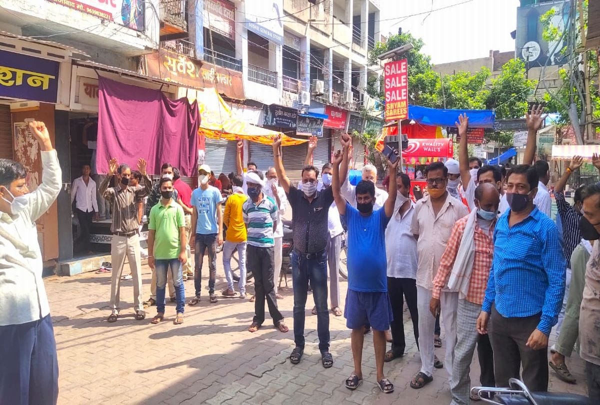 Shopkeeper Protests In Firozabad After New Guide Line Of Market Open