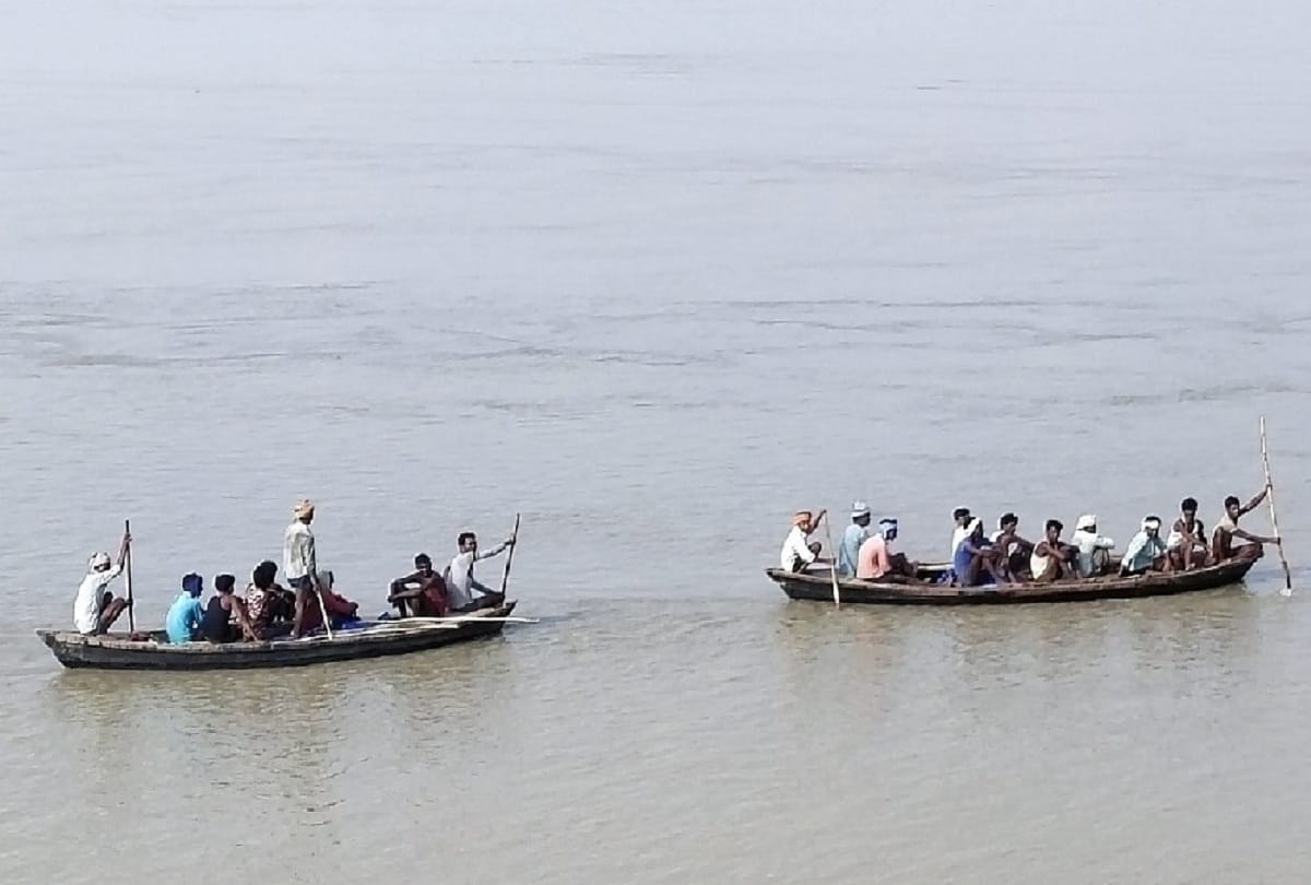 Rain In Uttar Pradesh Barabanki situation is worsening in districts of Awadh due to floods  River Ghaghra see photos