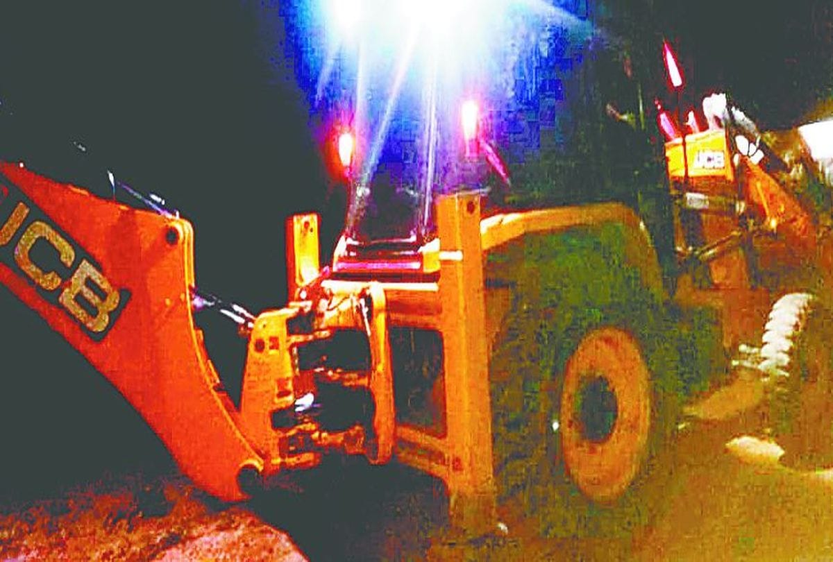 BJP MLA supporters dispute with Tehsildar for stop illegal mining in firozabad