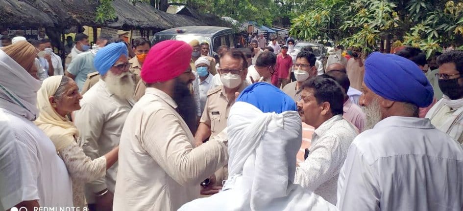 The couple came to conduct a banama, firing