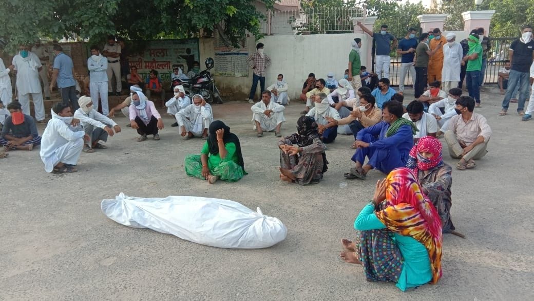 Bike rider's youth run away due to challan, death due to coming under police car