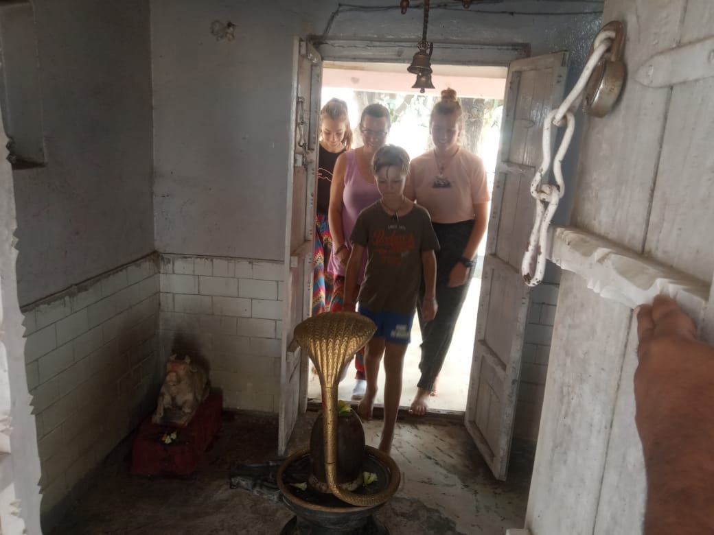 pray to lord shiv by france'famely