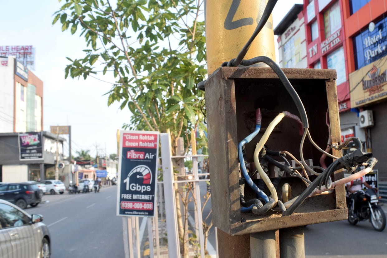 street light 300 poll 250 panel box open
