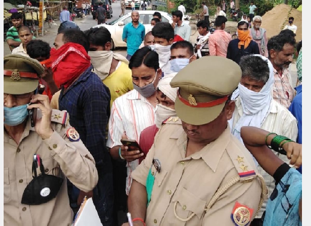 Government schools gate collapsed and student died in mau