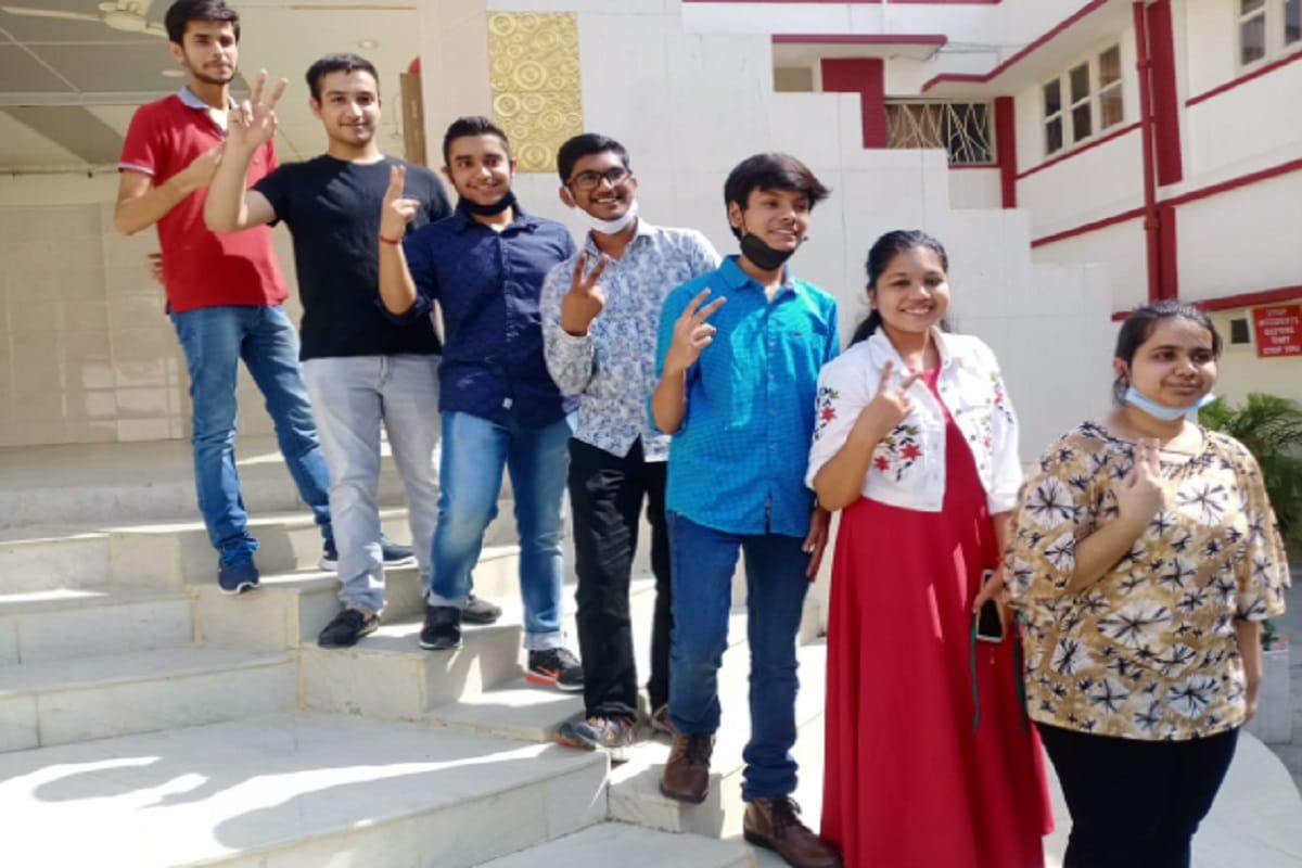 cbse class 12th result 2020: Ayishi, Falit from Meerut and Vansh, Harsha from Saharanpur have 99.20 percent marks in 12th