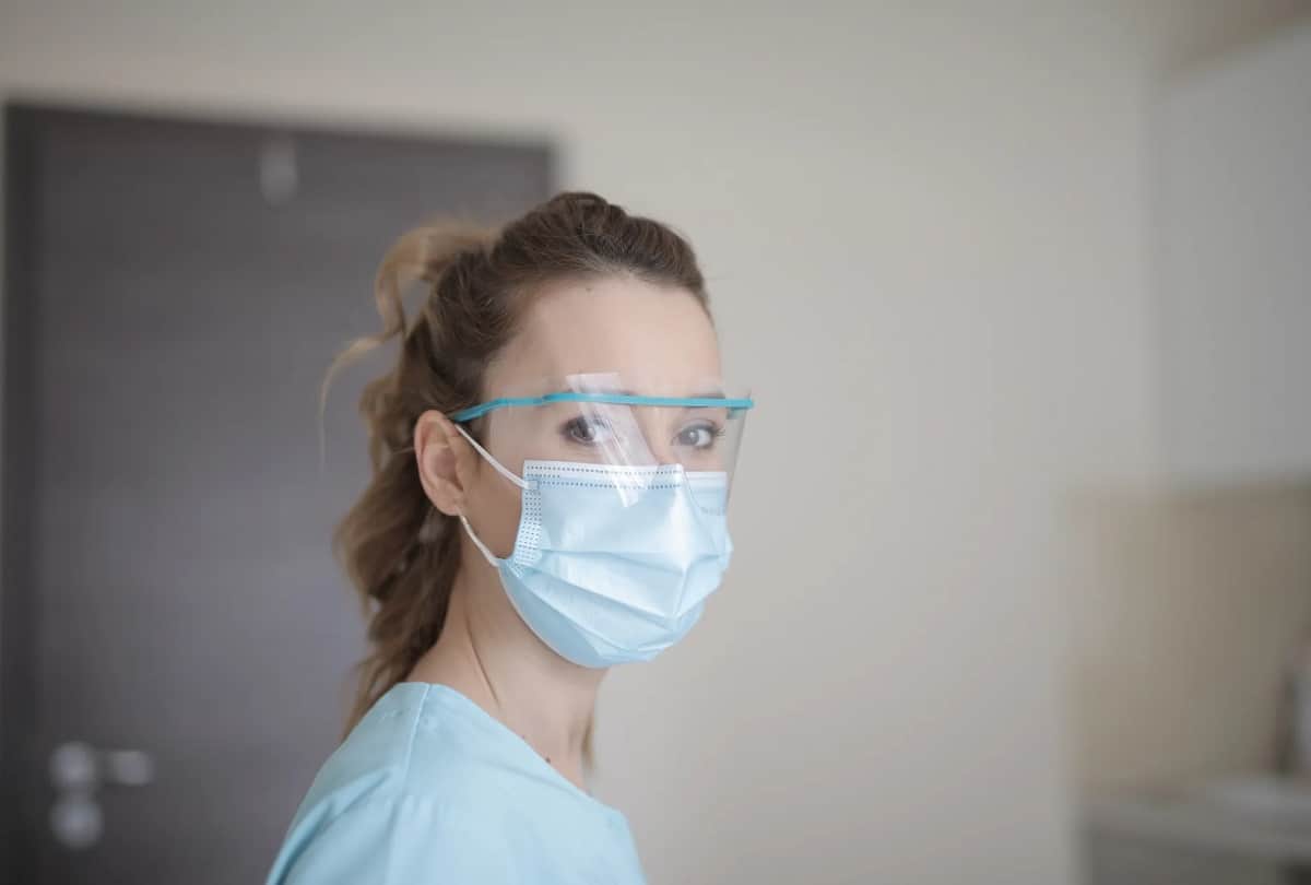 this nurse has not seen her family from two and half years serving corona patients