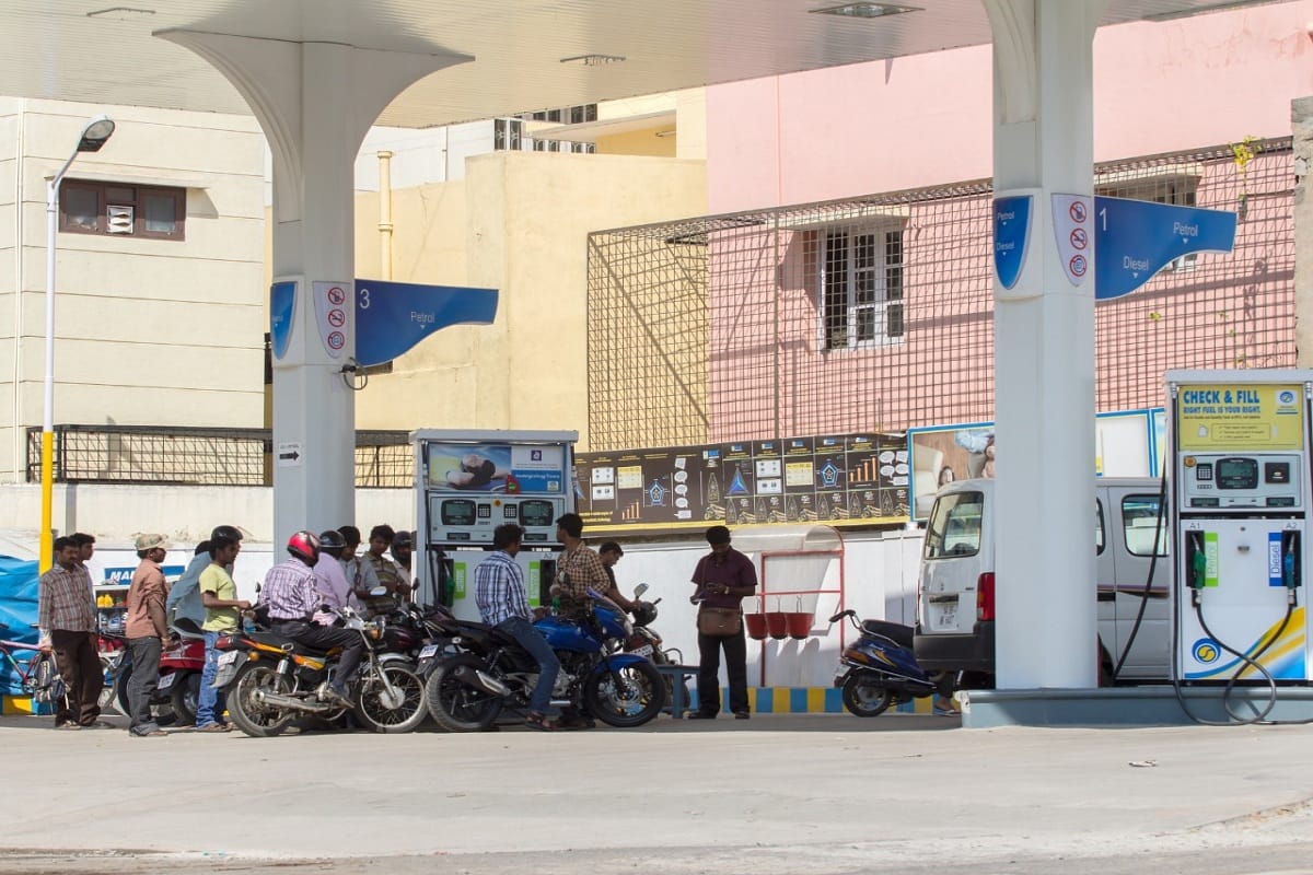 you can file a complaint against petrol pump if you not get these 9 facilities for free