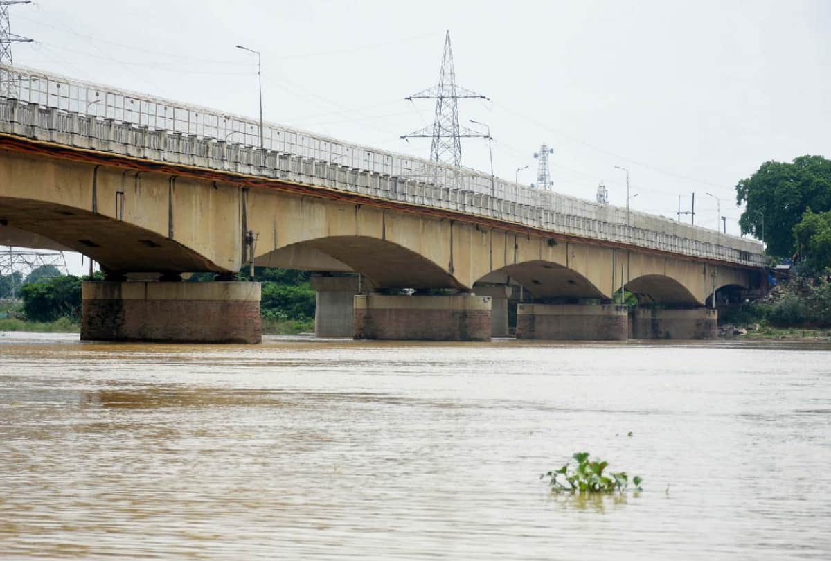 gorakhpur flood news: flood water enter in thirty village after increase in water level of rivers