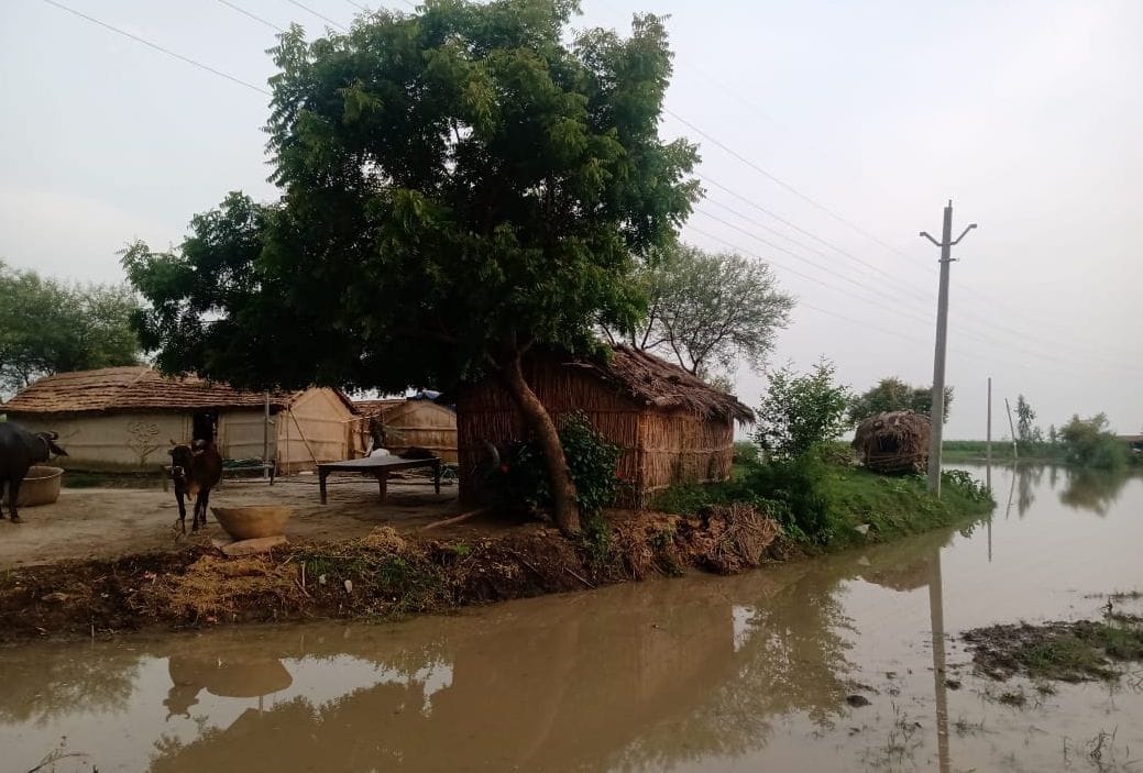 Three villages hit by floods, dam risk increased on dam