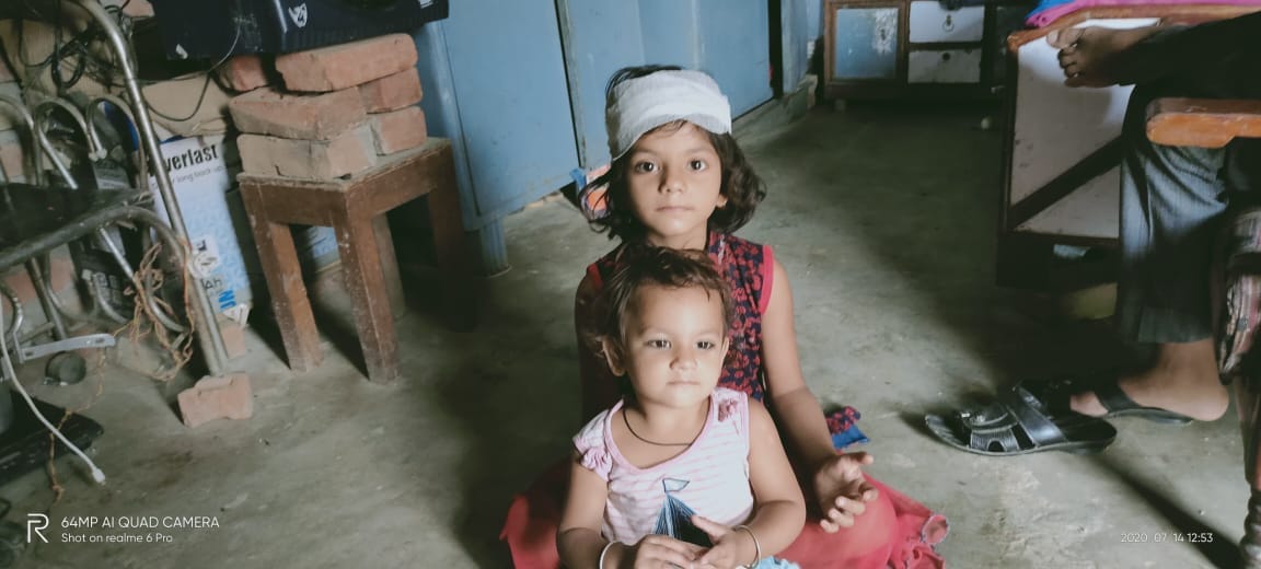The girls shouted to save the police uncle, the kidnapper ran awayfor
