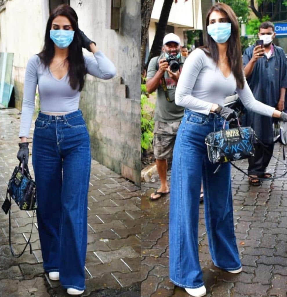 Vaani Kapoor spotted with new look of Akshay Kumar film Bell Bottom