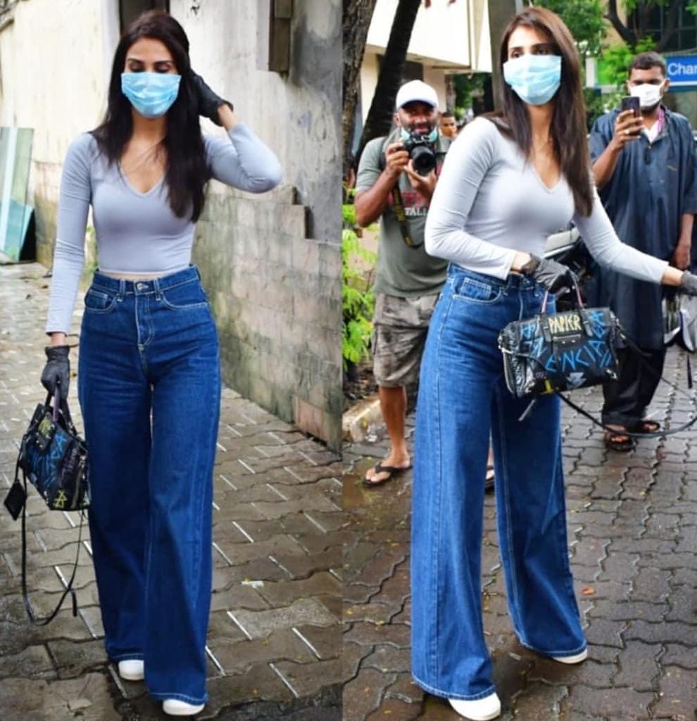 Vaani Kapoor spotted with new look of Akshay Kumar film Bell Bottom