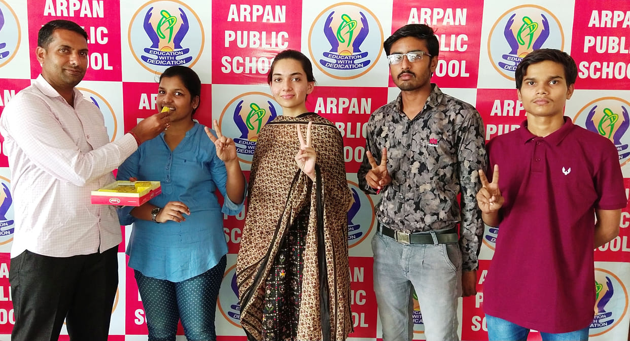 Anushi Goyal did school top
