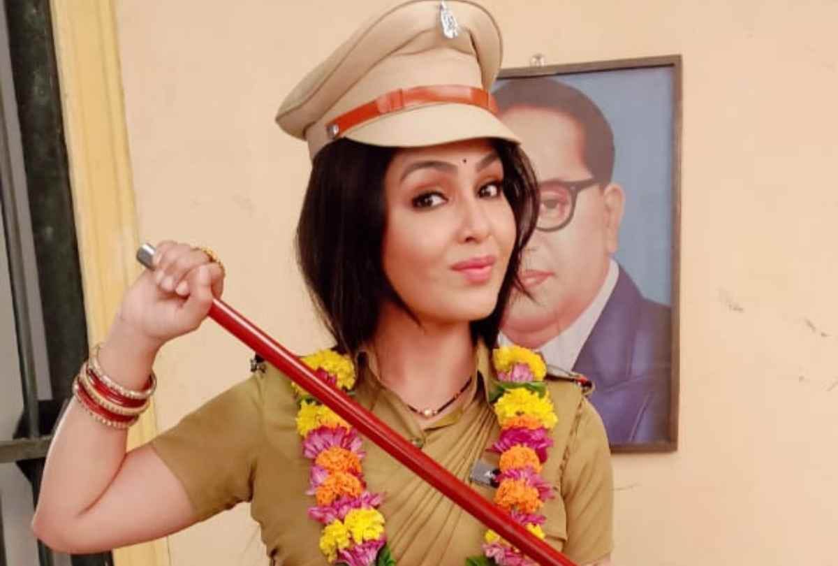 bhabhiji ghar par hai angoori bhabhi aka shubhangi atre playing policeman character