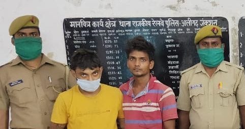 Aligarh: 80 thousand goods including Nepalese currency recovered, two arrested