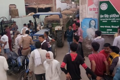 Illegal mining sand loaded tractor crushed policeman in agra