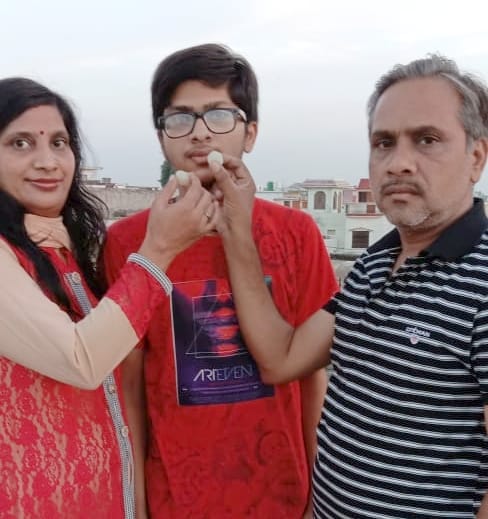 Rimjhim Agarwal and Hrithikraj Yadav top the district