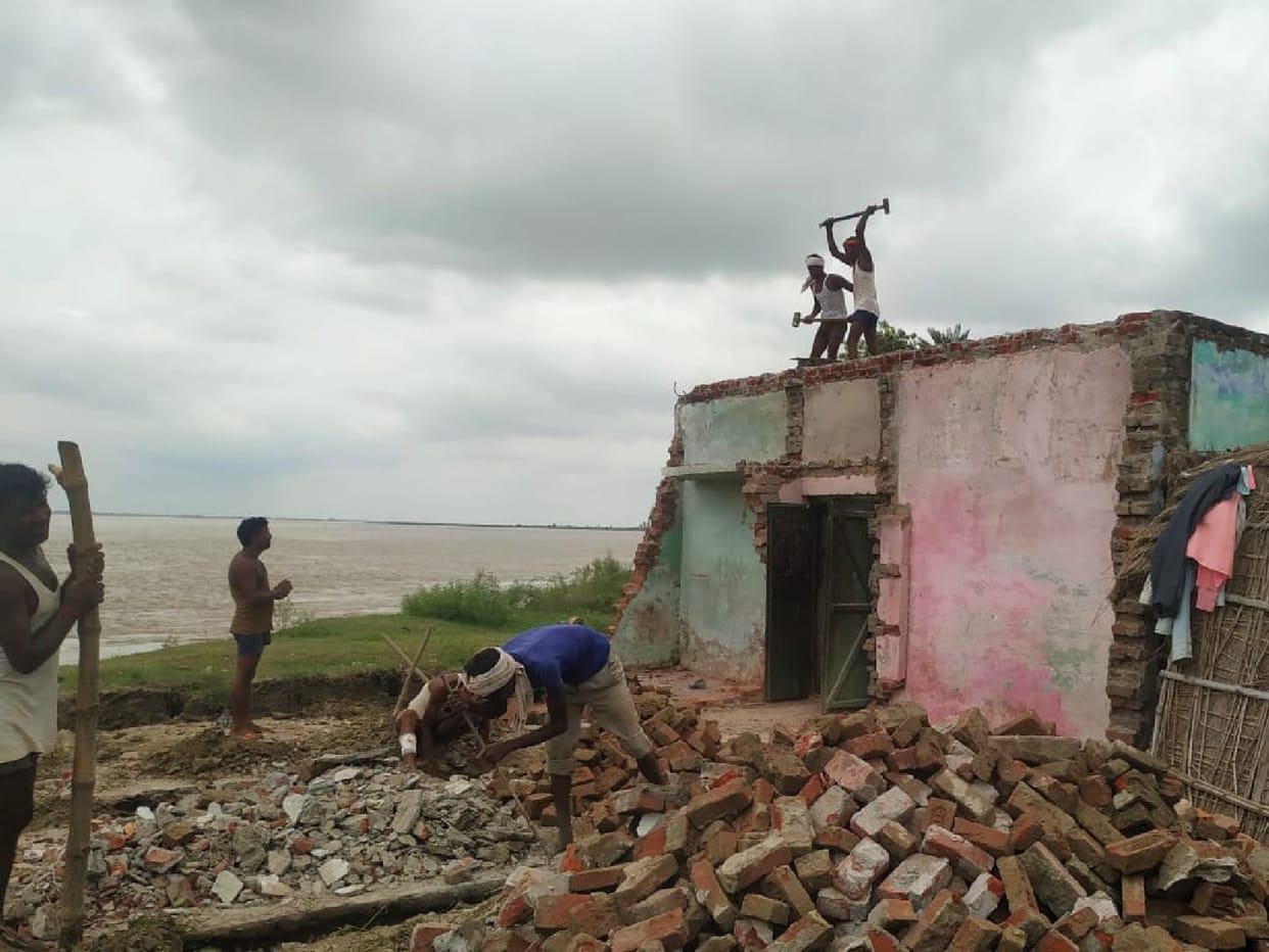 Five houses and 450 bigha crops included in the river