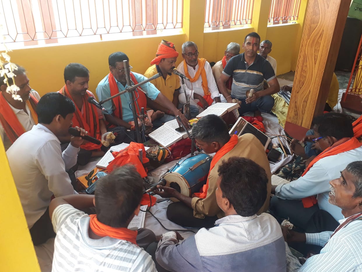 Health workers read the beautiful scandal to get rid of Corona