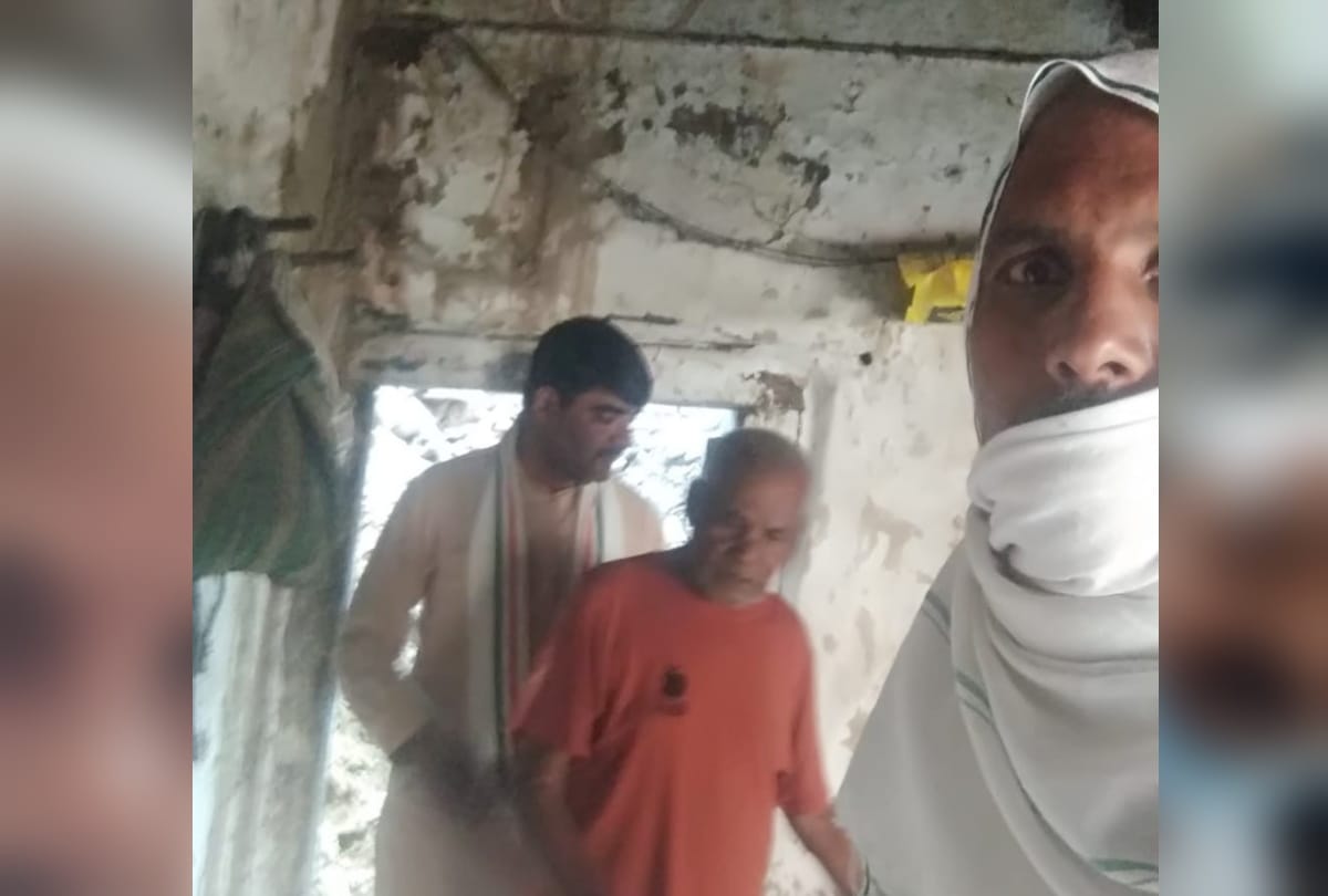 Former MLA Haridwar Pandey homeless after falling house of rag