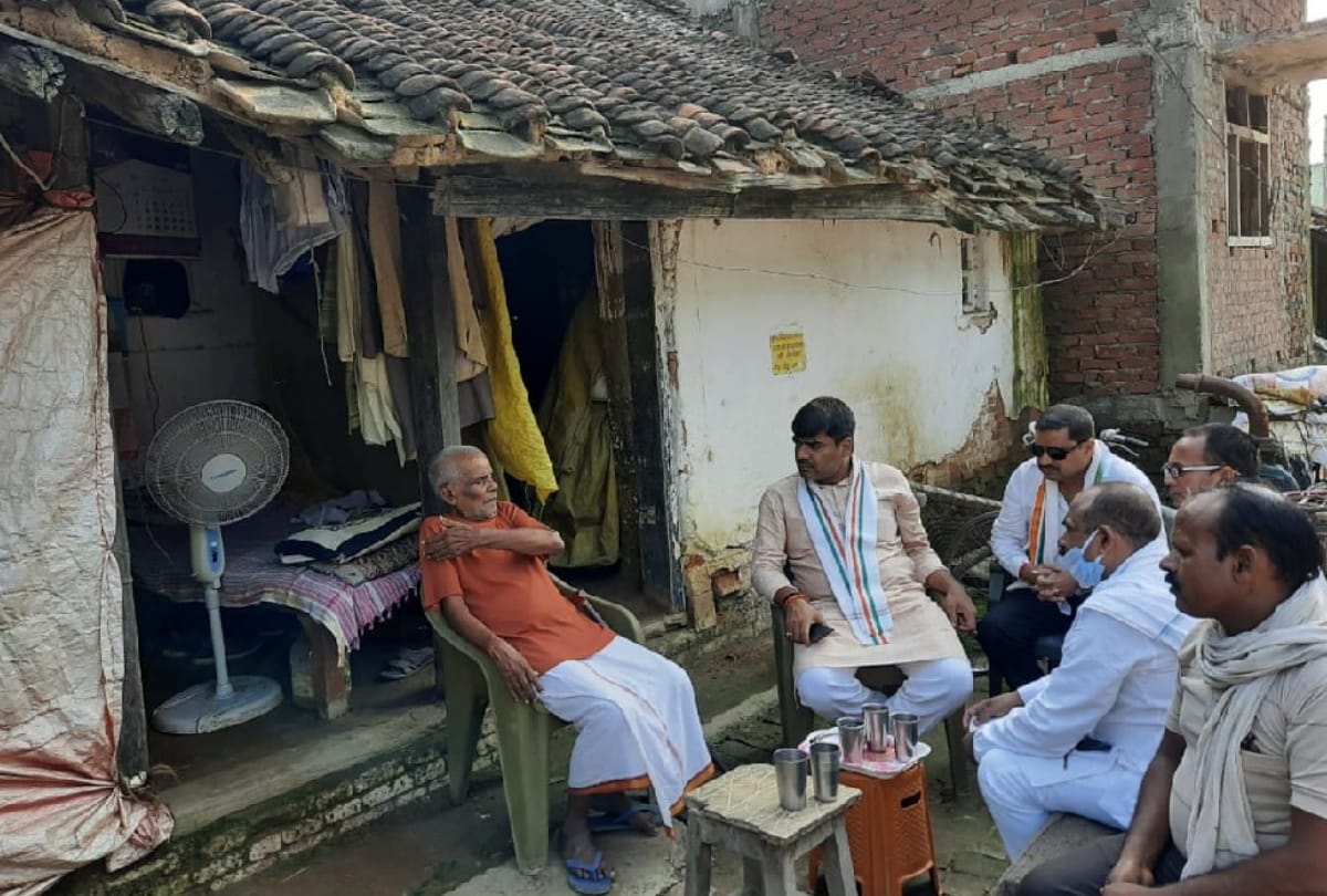 Former MLA Haridwar Pandey homeless after falling house of rag