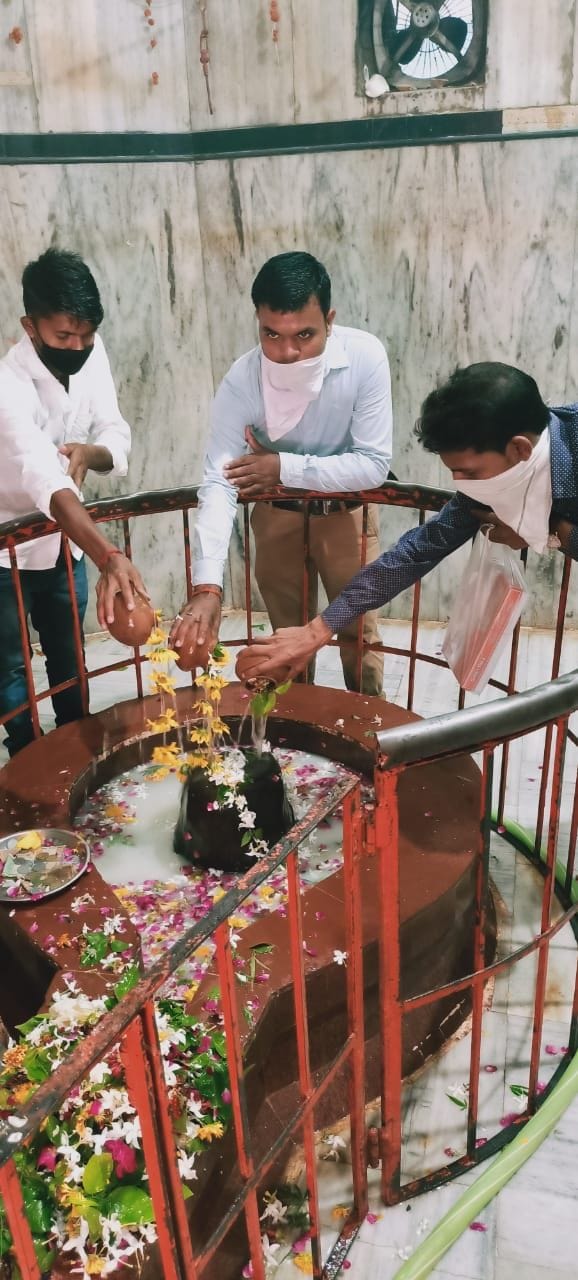 Har-Har Mahadev echoed in pagoda