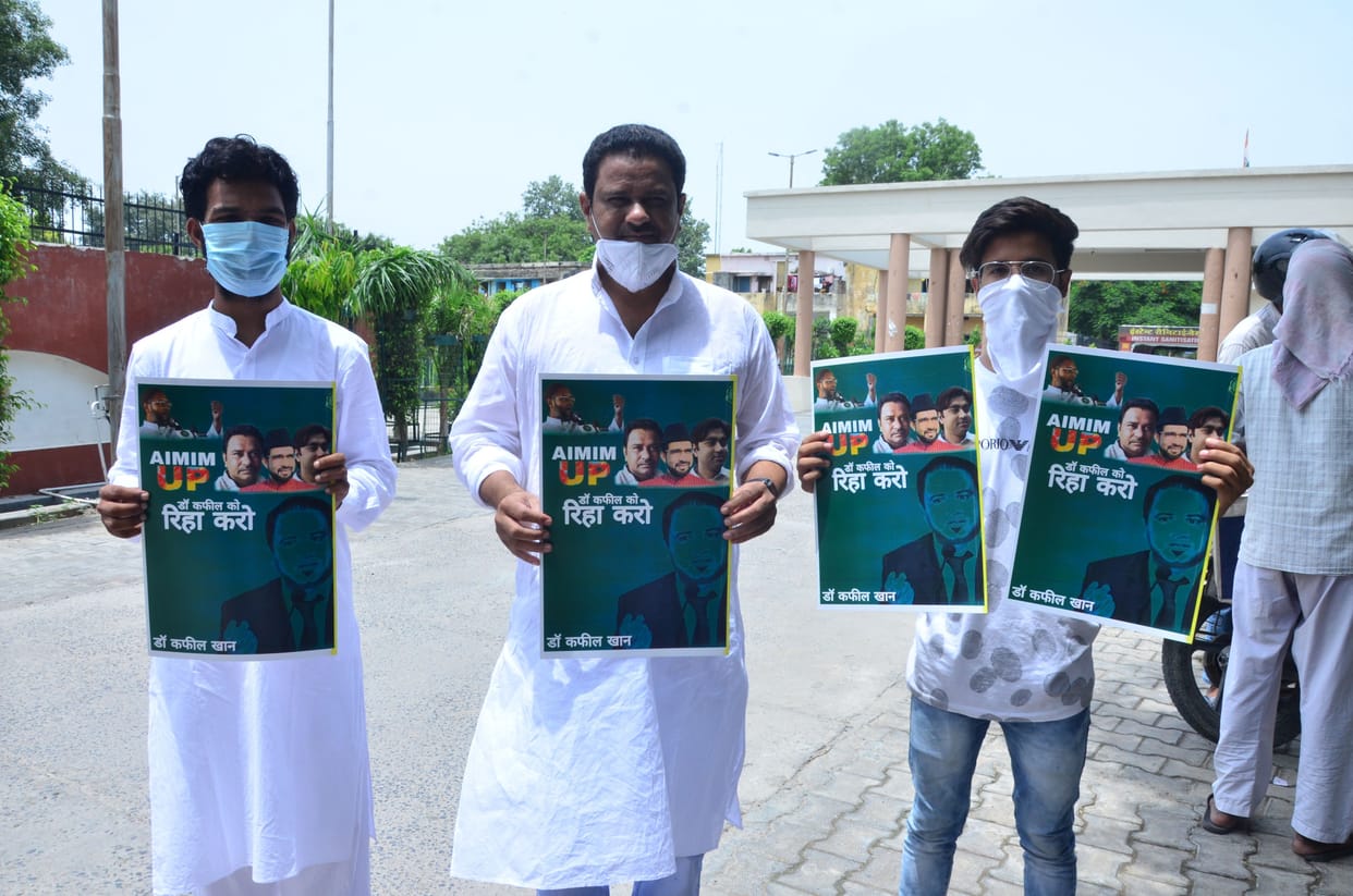 Aligarh: Demand for release of Dr. Kafeel, met DM