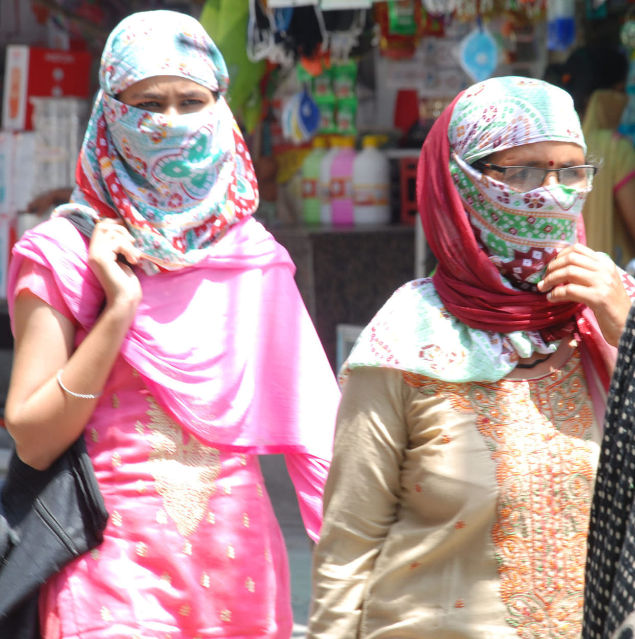 Weather changed again, day's mercury increased by four degrees