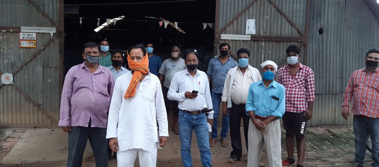 In Farrukhabad, troubled tubewell employees descended on the protest