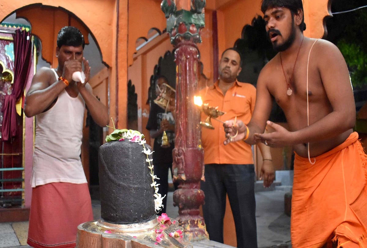 The spirit of naive devotees gathered on the path of faith on the second Monday of Sawan