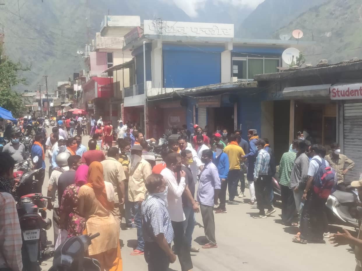Uttarakhand: After girl child molestation in Joshimath, there was a lot of uproar, huge crowd gathered, shops closed